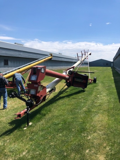 Feterl 10”x62’ Auger w/Swing Hopper, Hyd. Lift & End PTO Drive – VG Cond.