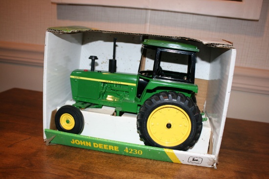 JD 4230 Collectors Edn. Tractor in Box