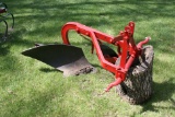 Fergeson 1 bottom plow w/ coulter;