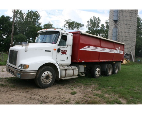 2000 IH 9200I Twin Screw Grain Truck w/ 22' Box - Sharp!!