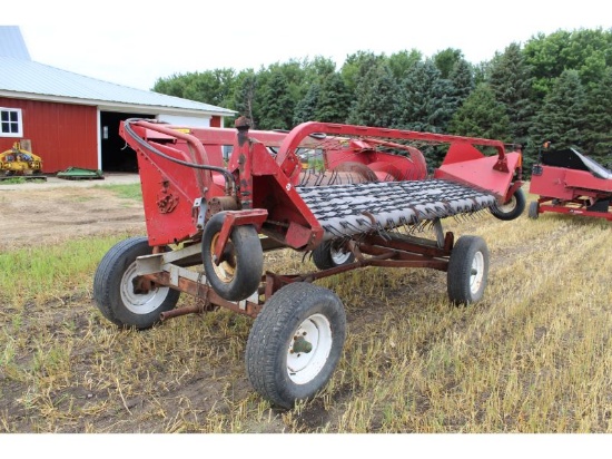 IH 810 Grain Head w/5 Belt Pickup on HM Trailer