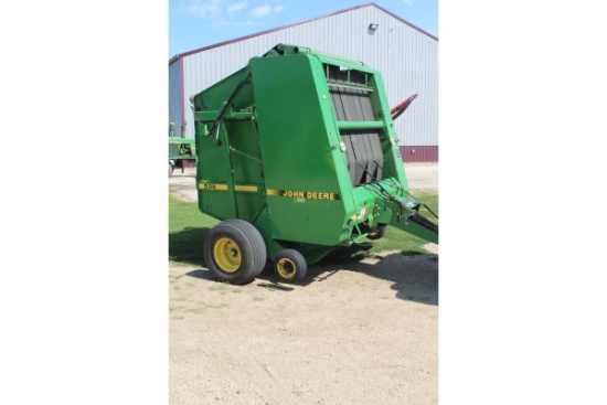 J.D. 535 large round baler with 540 PTO & monitor