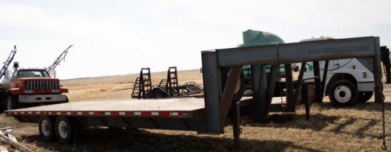 1991 8x24' 5th Wheel Trailer
