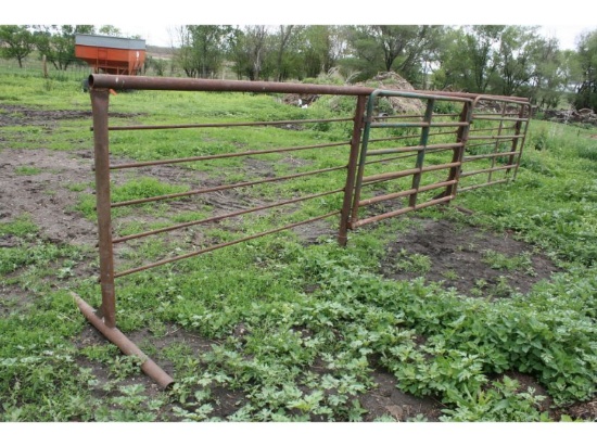 24’ Freestanding Well Pipe Livestock Panel w/ 2 Swing Gates