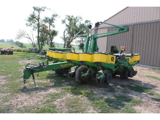 JD 1760 Conservation MaxEmerge Plus Vacumeter 12 Row 30 In. Planter