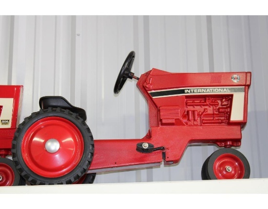 IH 86 Series Peddle Tractor