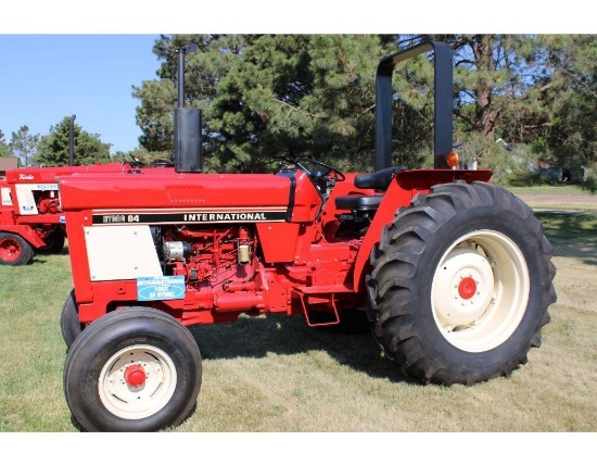 IH Hydro 84 Utility Tractor