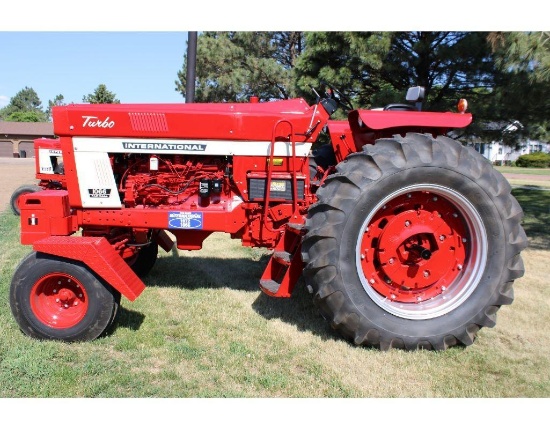 IH 1066 Turbo Dsl. Tractor