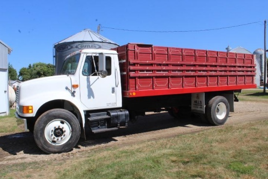 International 4900 Grain Truck w/ 7 Spd. Trans., 20 Ft. Box