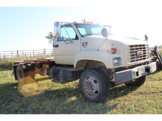 2002 GMC C-7500 Single Dual Axle Truck w/flatbed