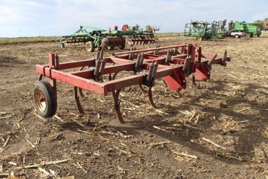 IH 5500 14' Chisel Plow