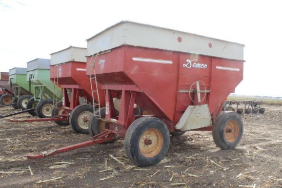 Demco 365 Bu. Gravity Wagon