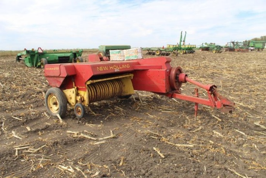 New Holland 273 Baler