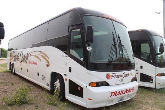 2006 Discovery J4500 Motor Coach Industries Kneeling Bus