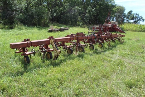 Farmhand 8RW Row Crop Cult.