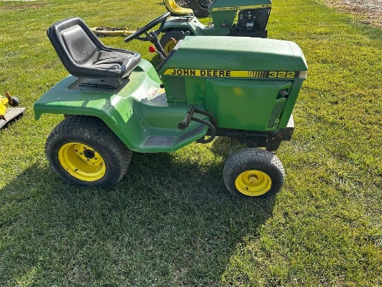 JD 322 Lawn Tractor