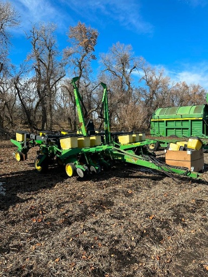 JD 7200 Vacuum 15 Row 19 In. Spacing Box Planter