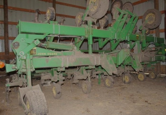 JD 845 12 Row Cult., 3 pt