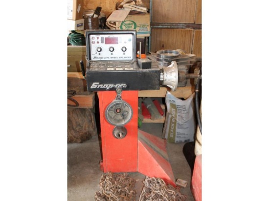 Snap-On Mdl. WE200 Wheel Balancer