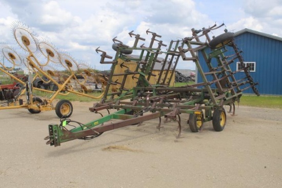 JD 960 24 Ft. Field Cult.
