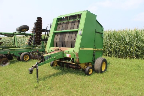 JD 530 round baler