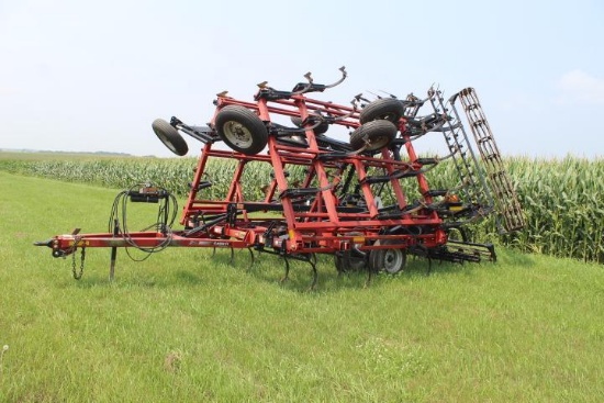 Case IH Tiger-Mate Model 200 Field Cult, 28Ft.