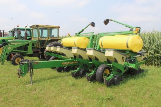 JD1760 Conservation Max-emerge plus planter, 12 row, 30In. , Liquid Fert. SN#K675246X