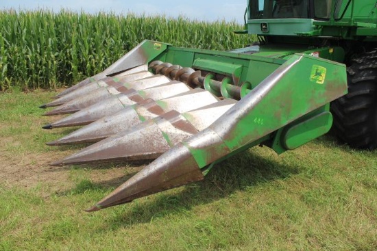JD 643 6 row Corn Head - 6R30
