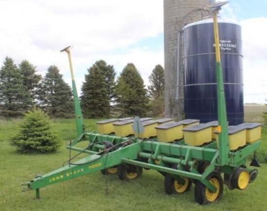 JD 7000 6R30 Planter w/ Markers