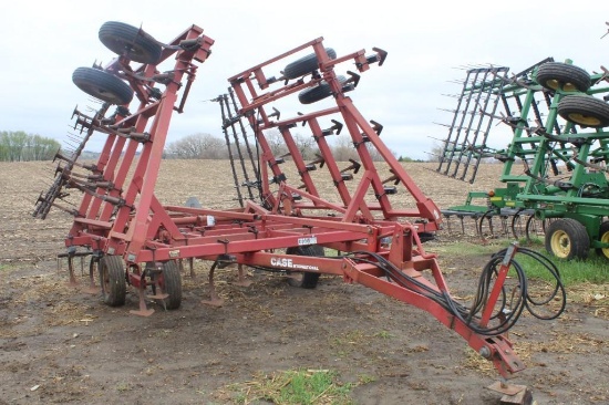 Case IH 4800 Vibra Shank field finisher
