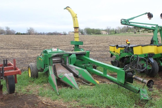 John Deere 3970 pull type chopper
