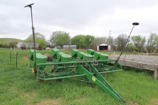 John Deere 494A planter