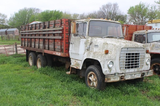 1977 Ford L700 tandem axle truck