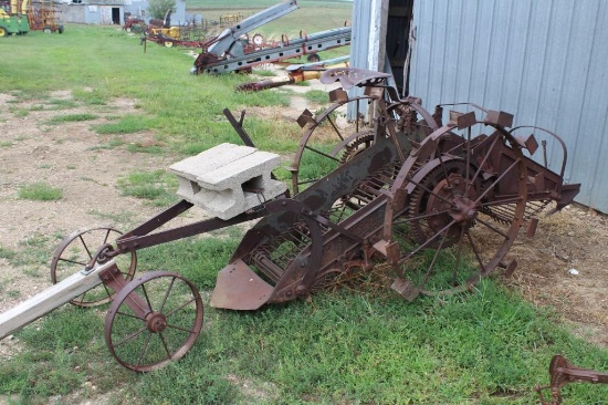 Walking Potato Digger; The Standard in. Mech. Potato Digger