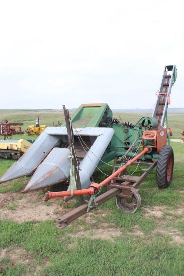 New Idea 324 2RW (36in.) Picker