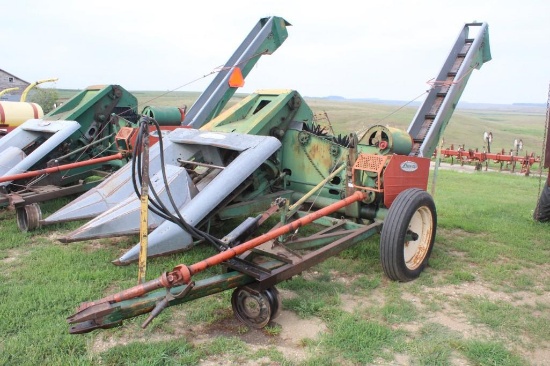 New Idea 325 2RN (30in.) Picker , Works Good