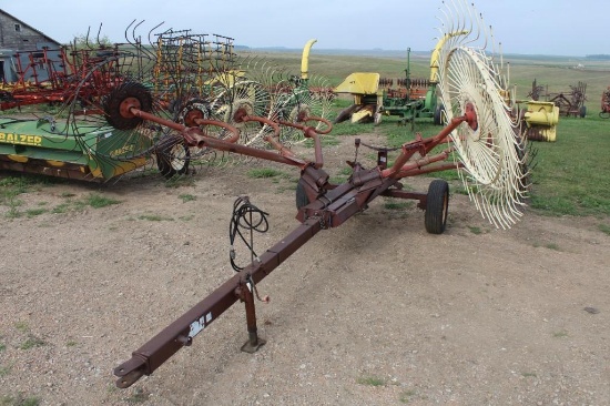 M&W Mdl. RC456 PT 10 Wheel Rake, Hyd.