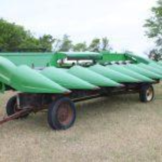 JD 843 Corn Head w/ Poly Snouts, Comes w/ HM Head Cart