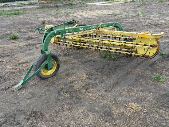JD 670 Side Delivery Rake