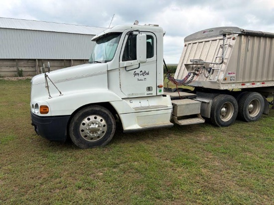 2002 Freightliner Century Class S/T Day Cab Semi Truck