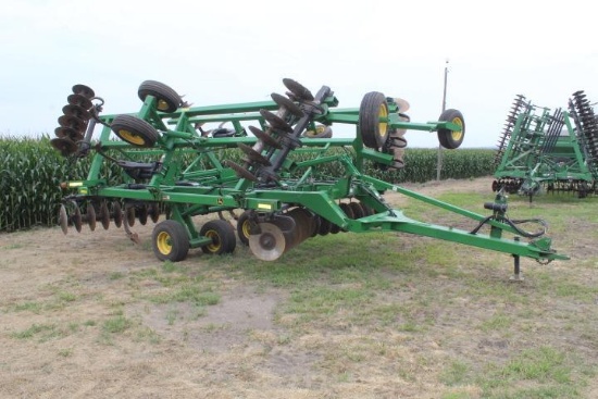 JD 512 22 Ft. 6 In. 9 Shank Disk Ripper