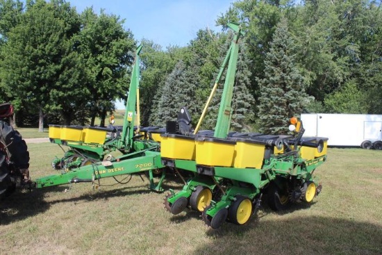 JD 7200 12 Row Max Emerge 2 Planter