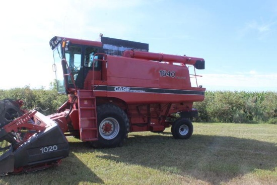 Case IH 1640 Axial Flow Combine