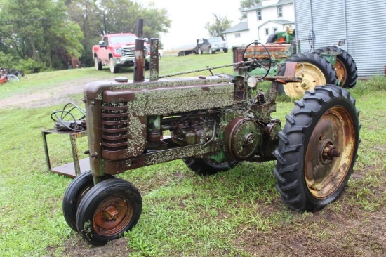 JD B Tractor,Poor 11.2-38 Rear Tires, 5-15 Front Tires, Engine Stuck