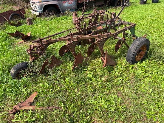 JD Pull Type 3 Bottom Plow