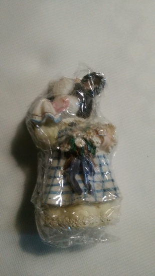 Vintage Mary Moo Moo Milkmaid of Honor figurine