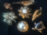 Lot of 7, Vintage Gold Tone Brooches