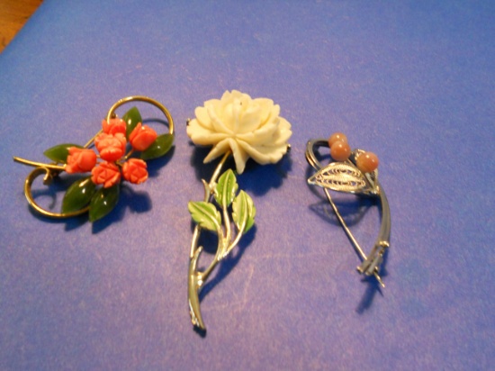 Lot of 3 Brooches, JJ