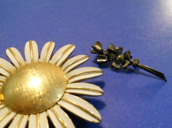 Lot of 2 Vintage Flower Brooches