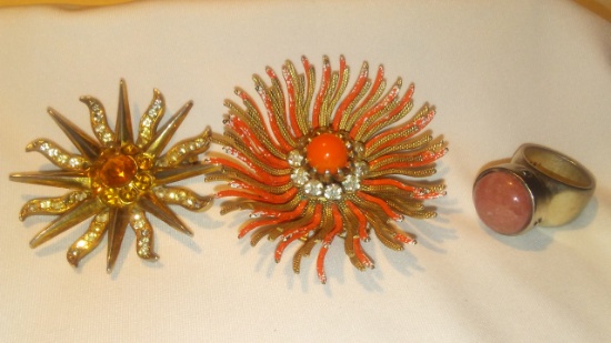 3 pc. Retro Style Brooches ad Ring